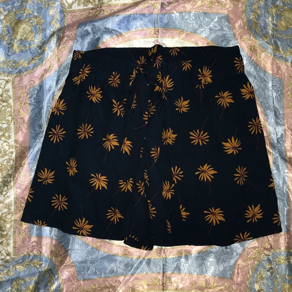 Madewell Pants - Madewell pull on tie shorts fresh daisy